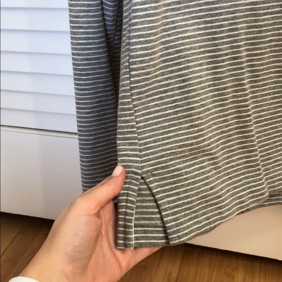 Grey top with white stripes from cute side slits - Picture 3 of 4